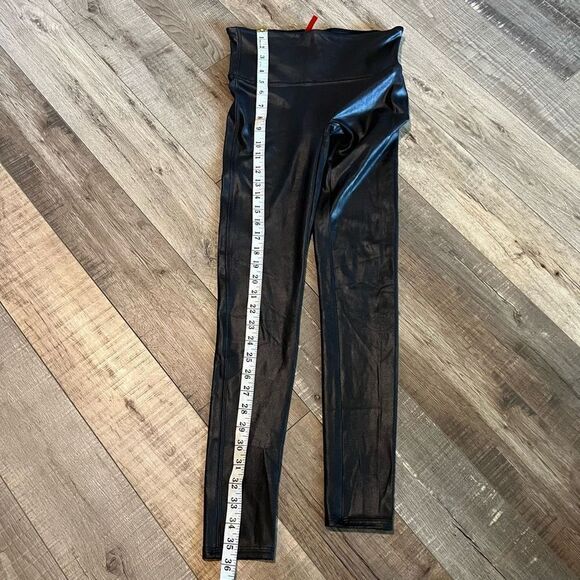 SPANX Faux Leather Leggings size m - Picture 6 of 9